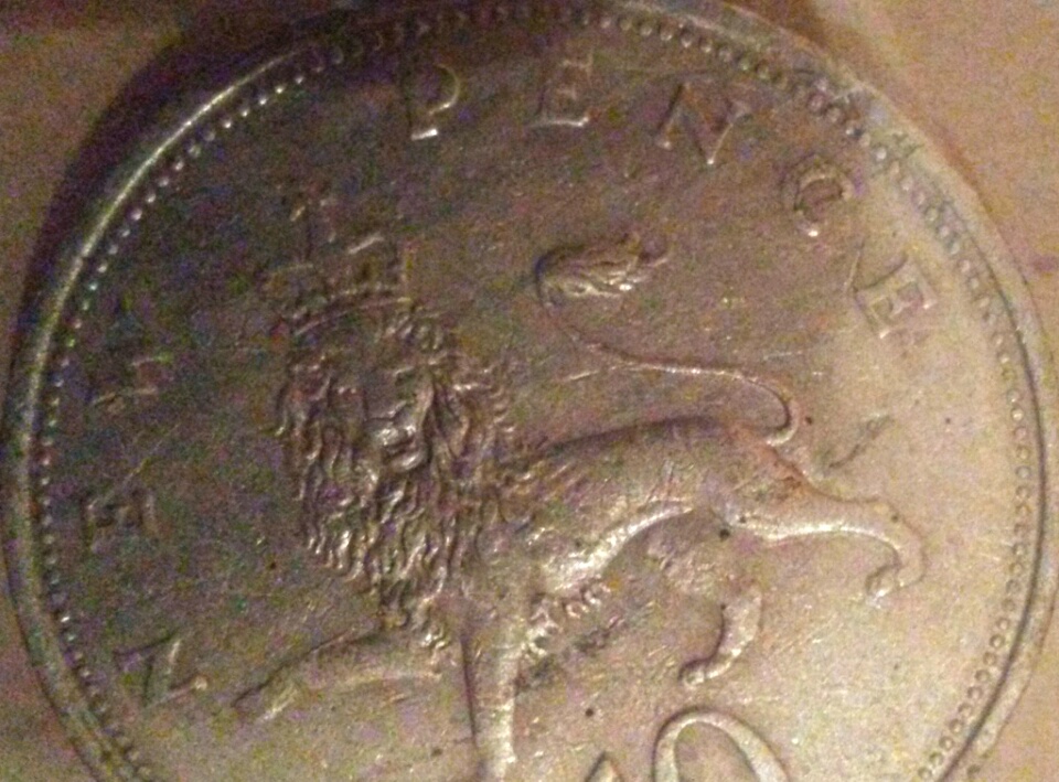 1970-10-New-Pence-Reverse-Die-Clash?-Or-Lam?-DDR?
